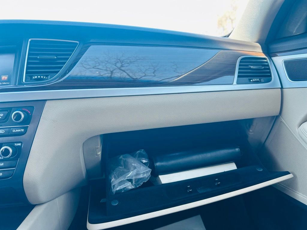 Used 2015 Hyundai Genesis 3.8 image 34