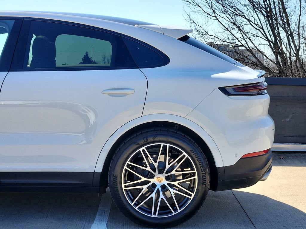Certified 2025 Porsche Cayenne Coupe AWD/4WD image 7