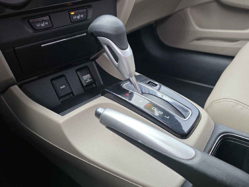 Used 2013 Honda Civic Hybrid Sedan image 19