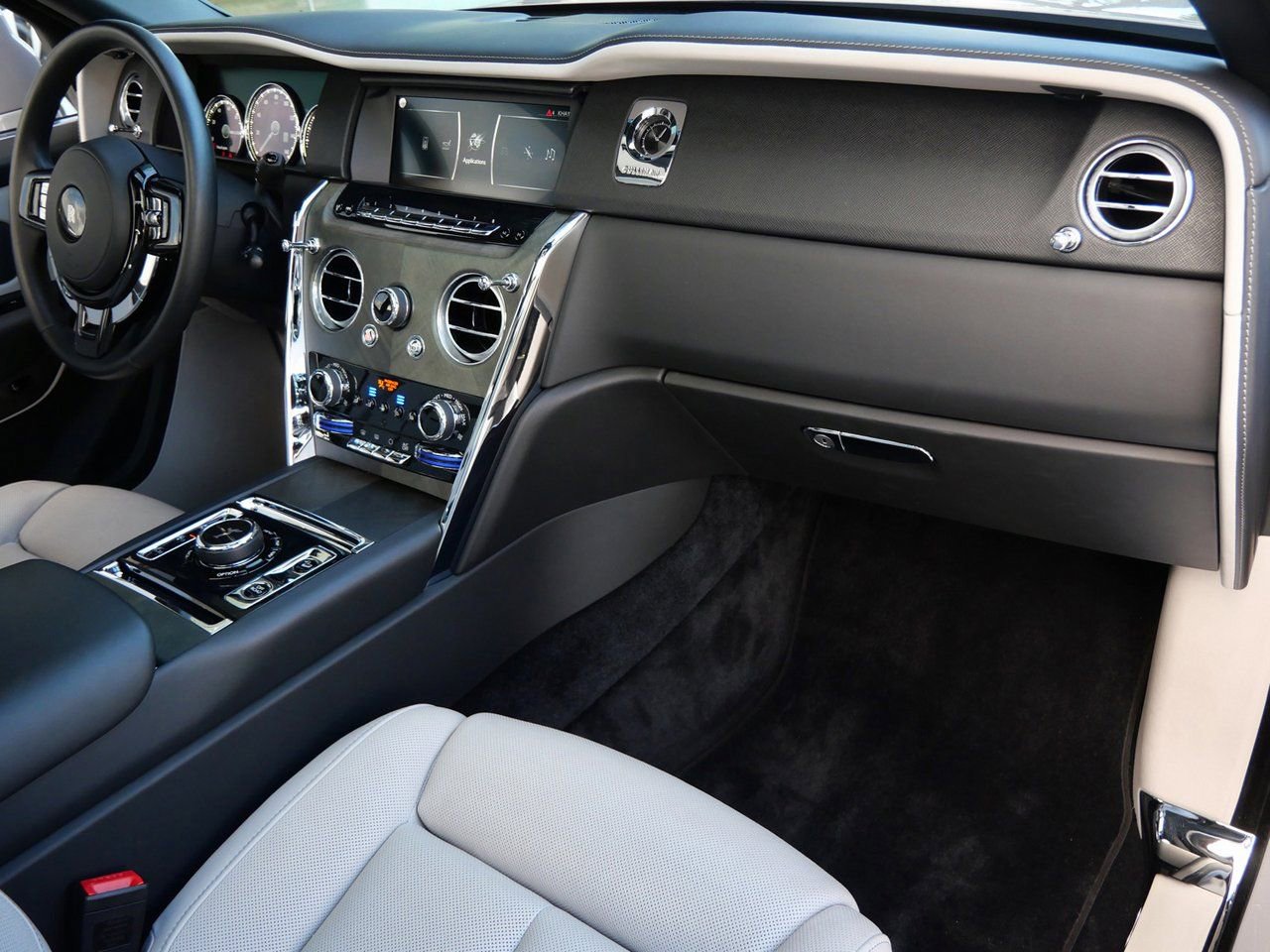 Used 2021 Rolls-Royce Cullinan image 17