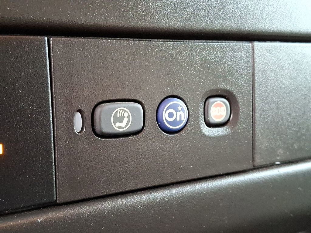 Used 2018 Chevrolet Express 3500 w/ Driver Convenience Package image 25