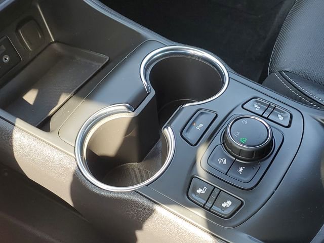 Used 2023 GMC Terrain SLT w/ Tech Package image 23