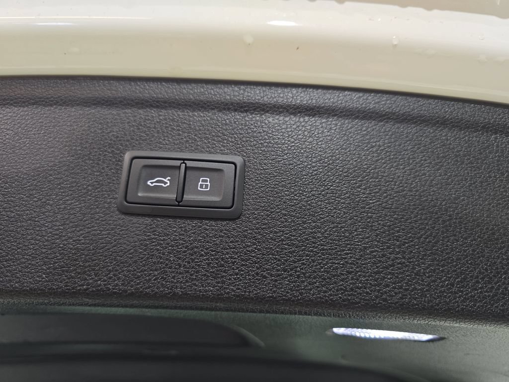 Used 2023 Audi Q5 Prestige w/ Prestige Package AWD/4WD image 16