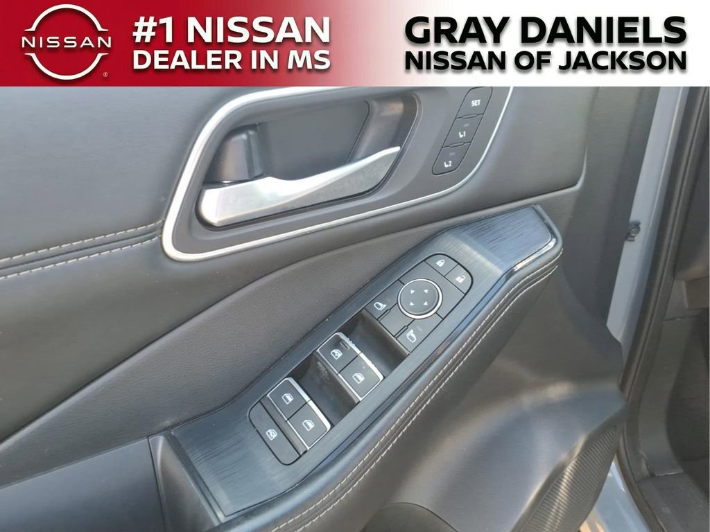 Used 2021 Nissan Rogue SL FWD image 12