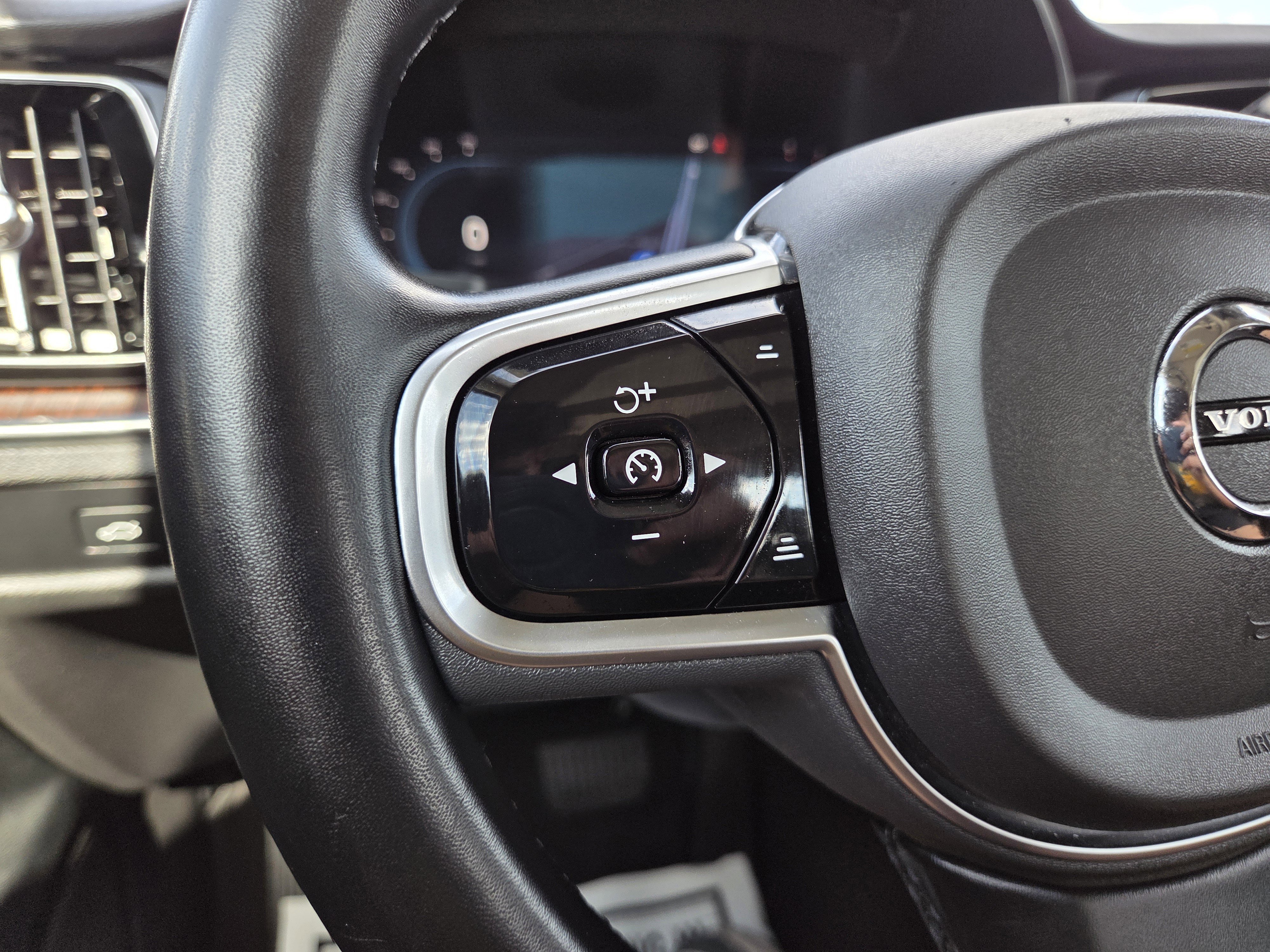 Used 2024 Volvo S60 B5 Plus image 38