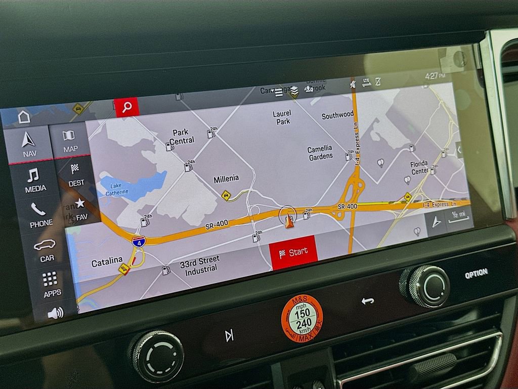 Certified 2025 Porsche Macan image 16