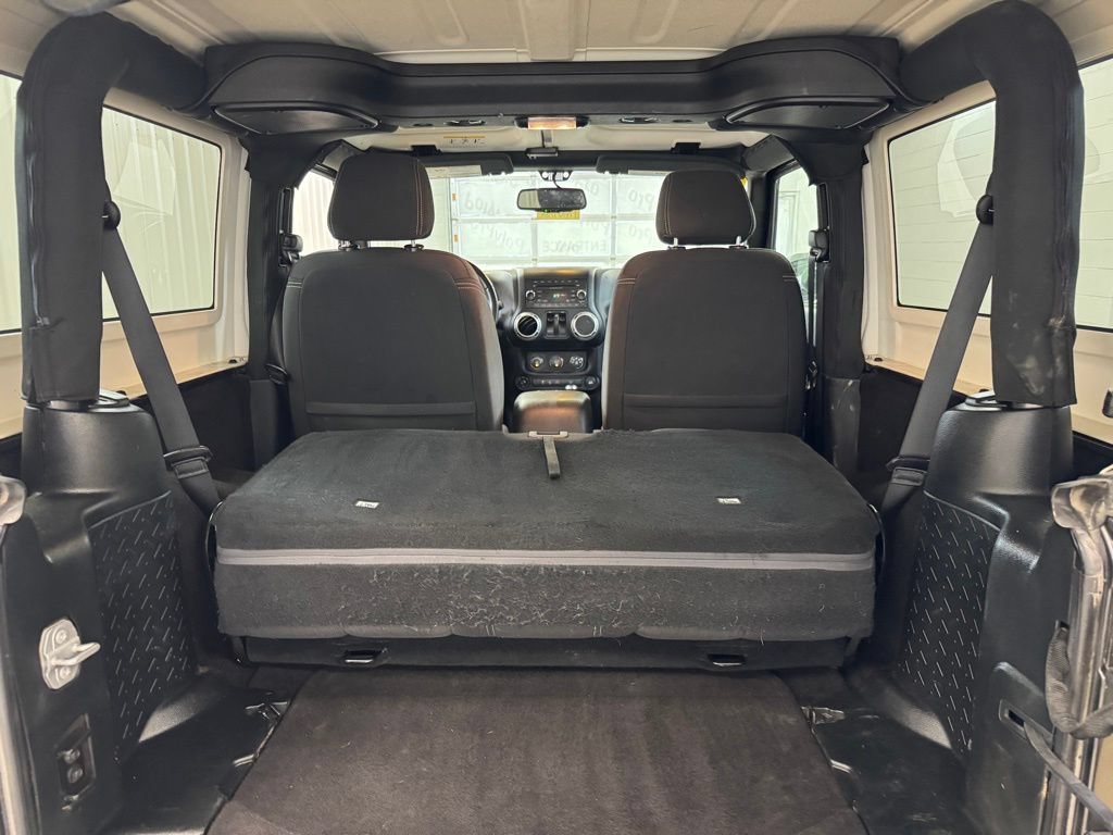 Used 2018 Jeep Wrangler Sahara AWD/4WD image 11