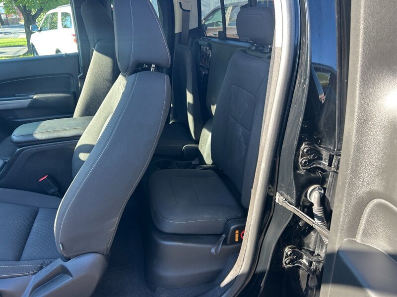 Used 2020 Chevrolet Colorado LT w/ LT Convenience Package AWD/4WD image 10