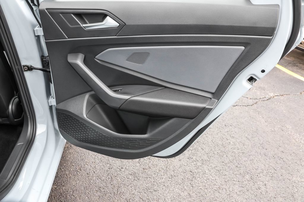 Used 2025 Volkswagen Jetta SE image 32