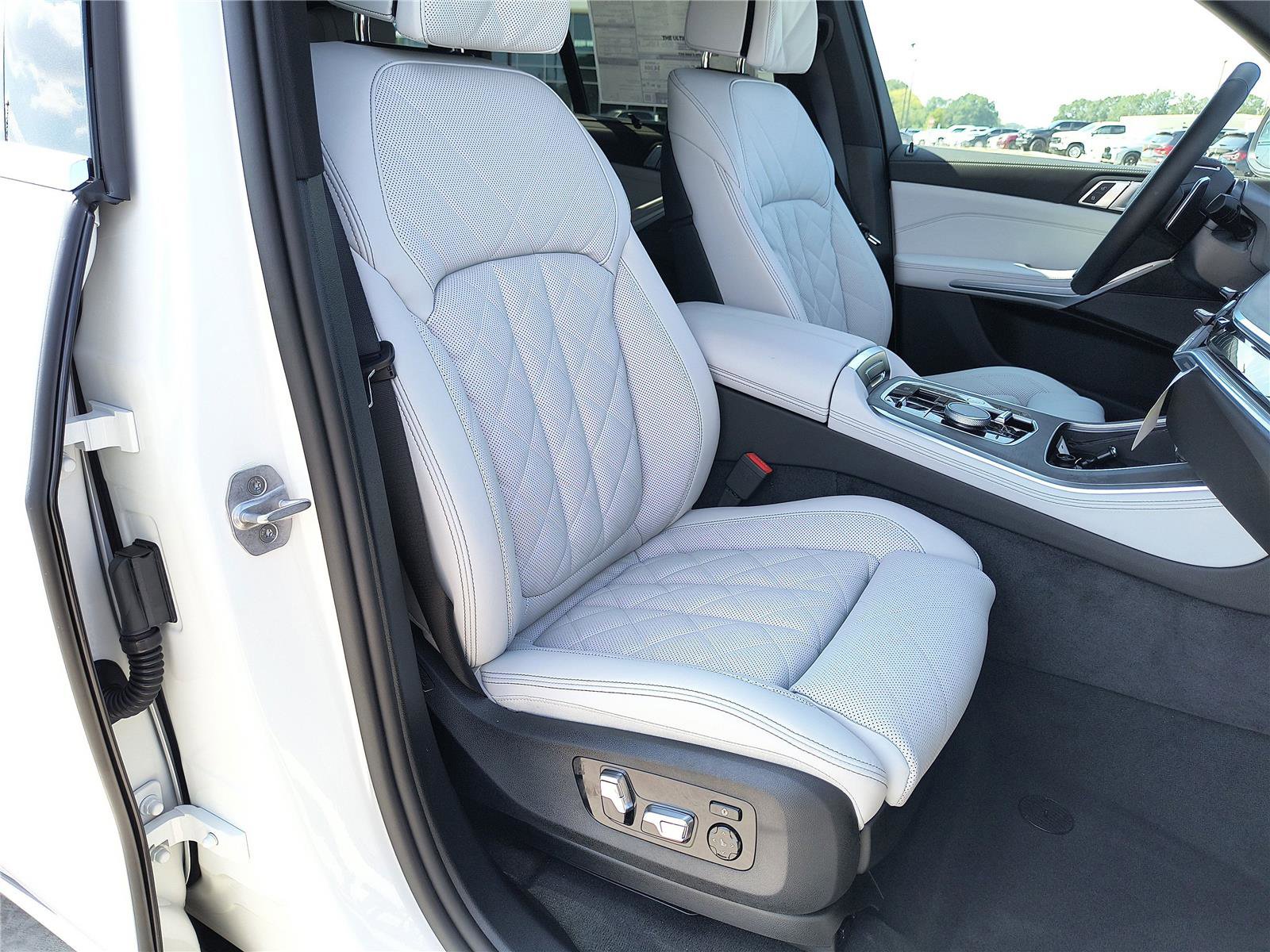 New 2026 BMW X5 sDrive40i image 13