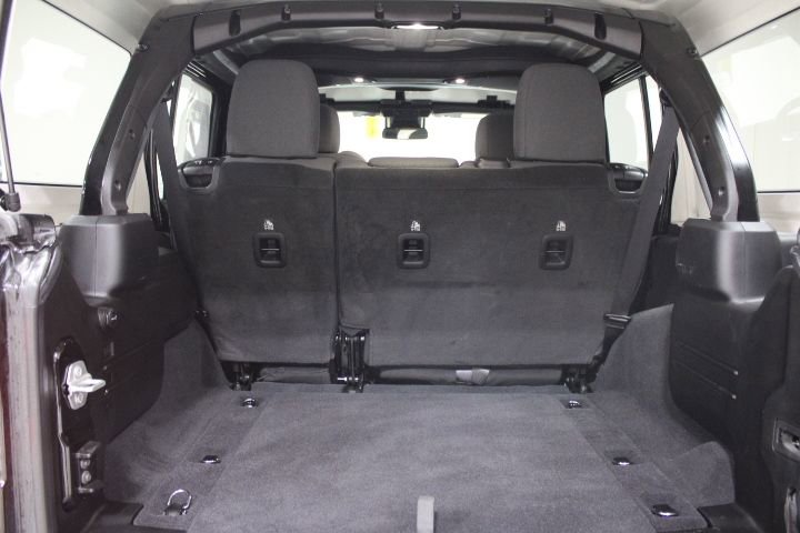 Used 2025 Jeep Wrangler Rubicon image 13