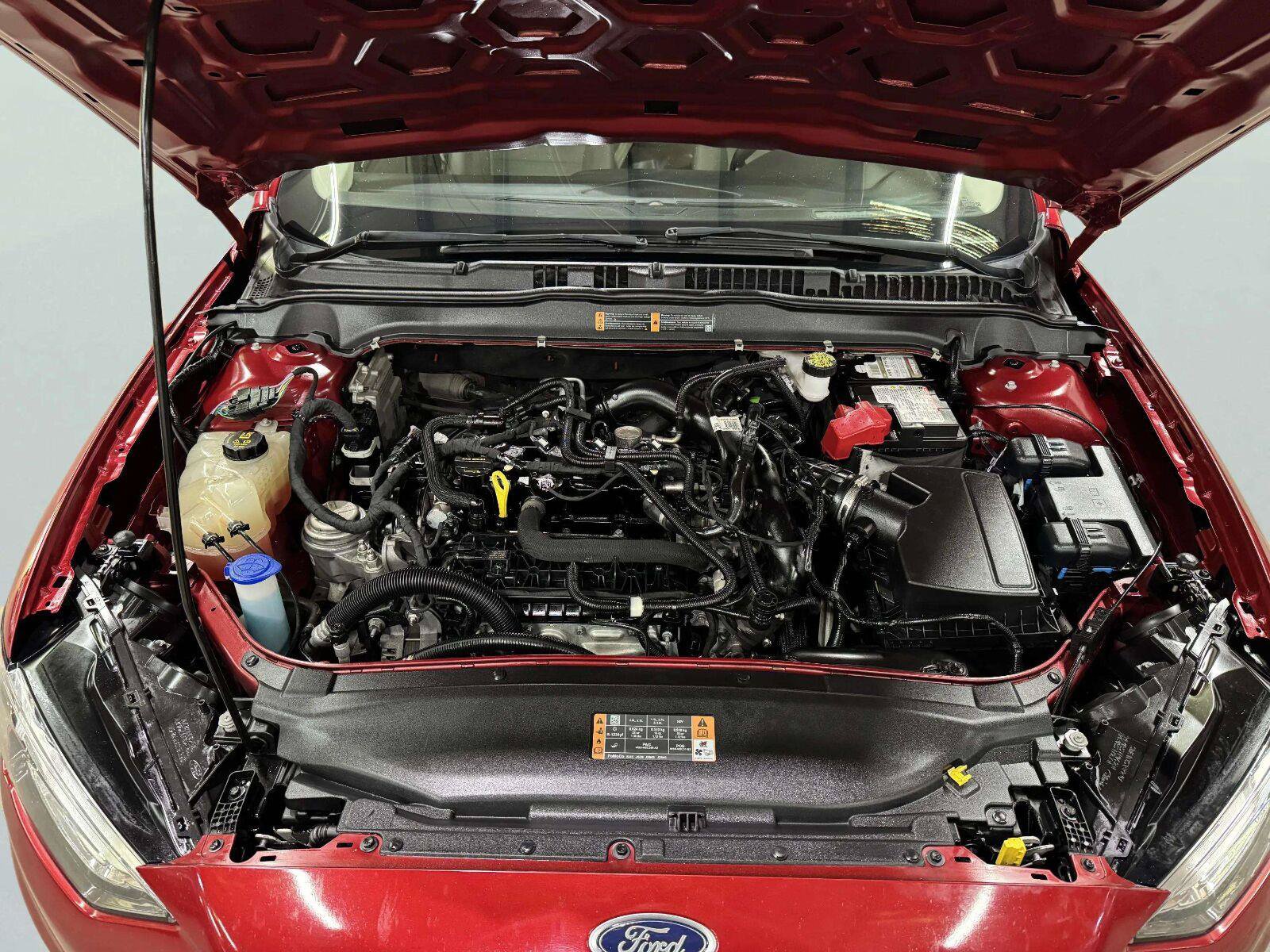 Used 2020 Ford Fusion SE FWD image 19