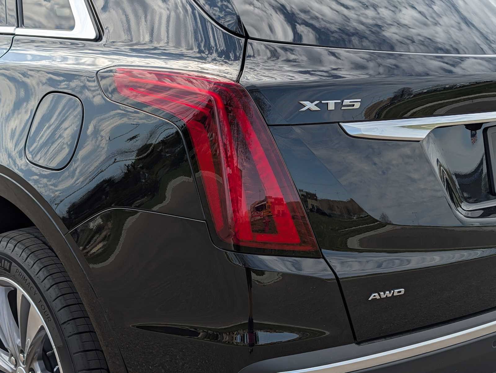 Used 2025 Cadillac XT5 Premium Luxury w/ LPO, Floor Liner Package AWD/4WD image 8