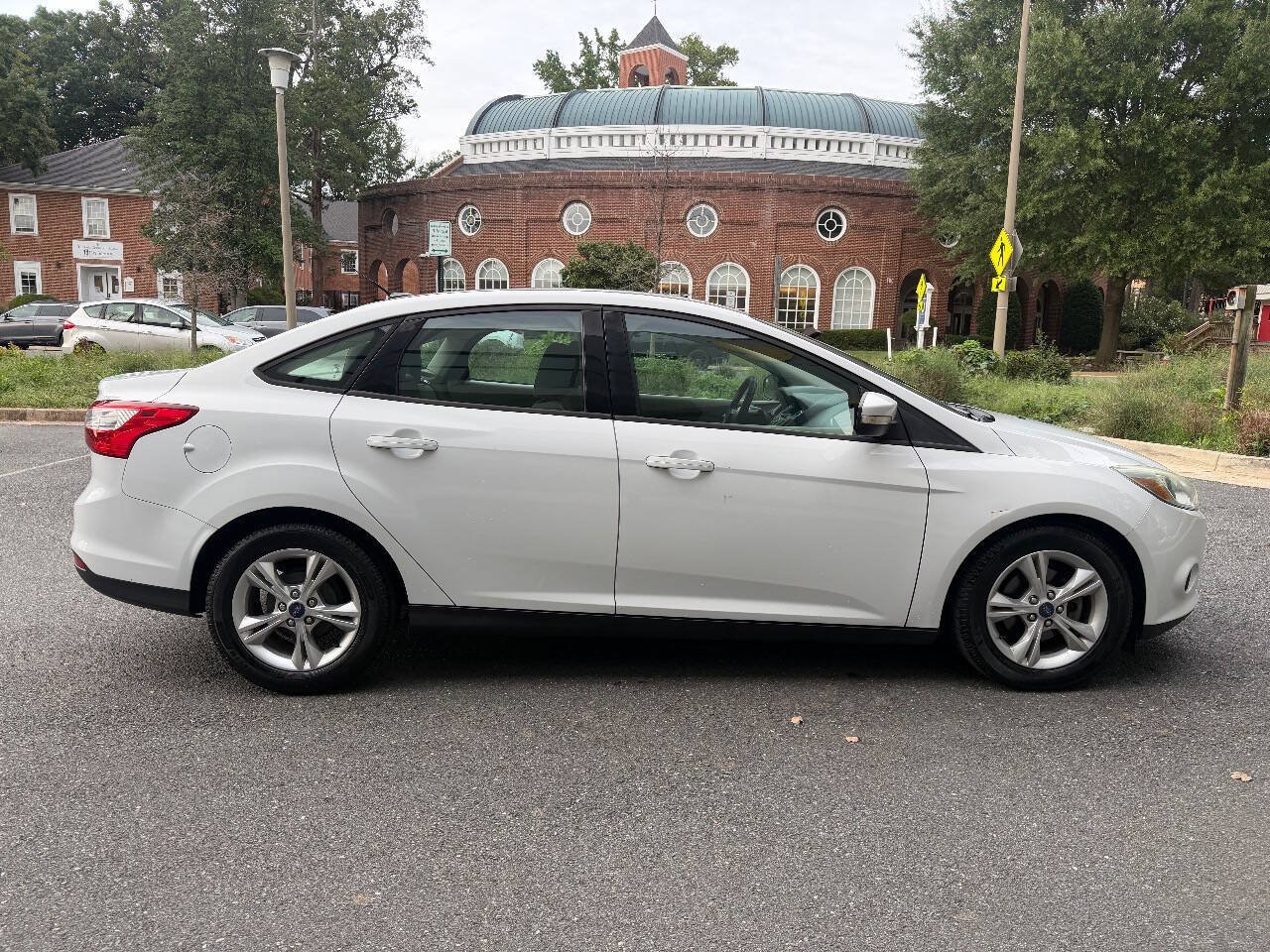 Used 2013 Ford Focus SE w/ SE Winter Pkg FWD image 7