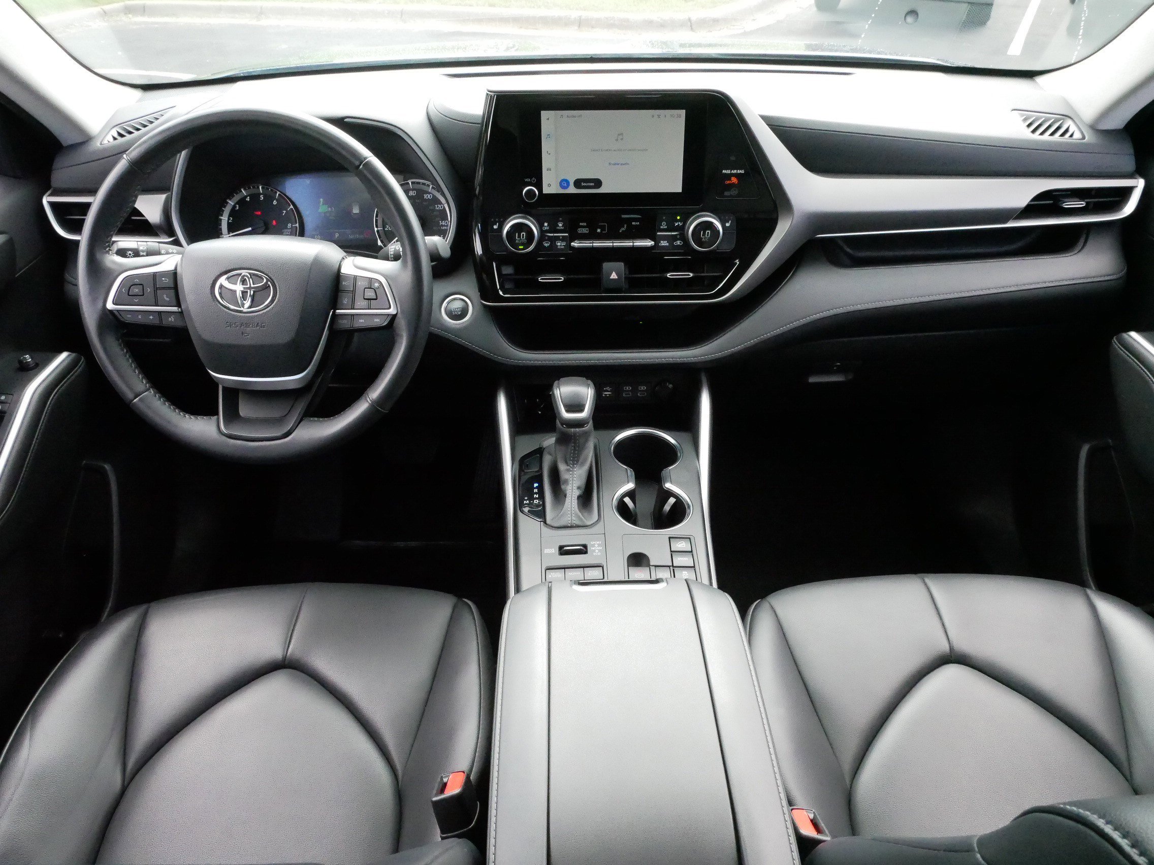 Certified 2024 Toyota Highlander XLE image 10