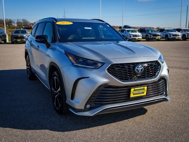 Used 2022 Toyota Highlander XSE image 3