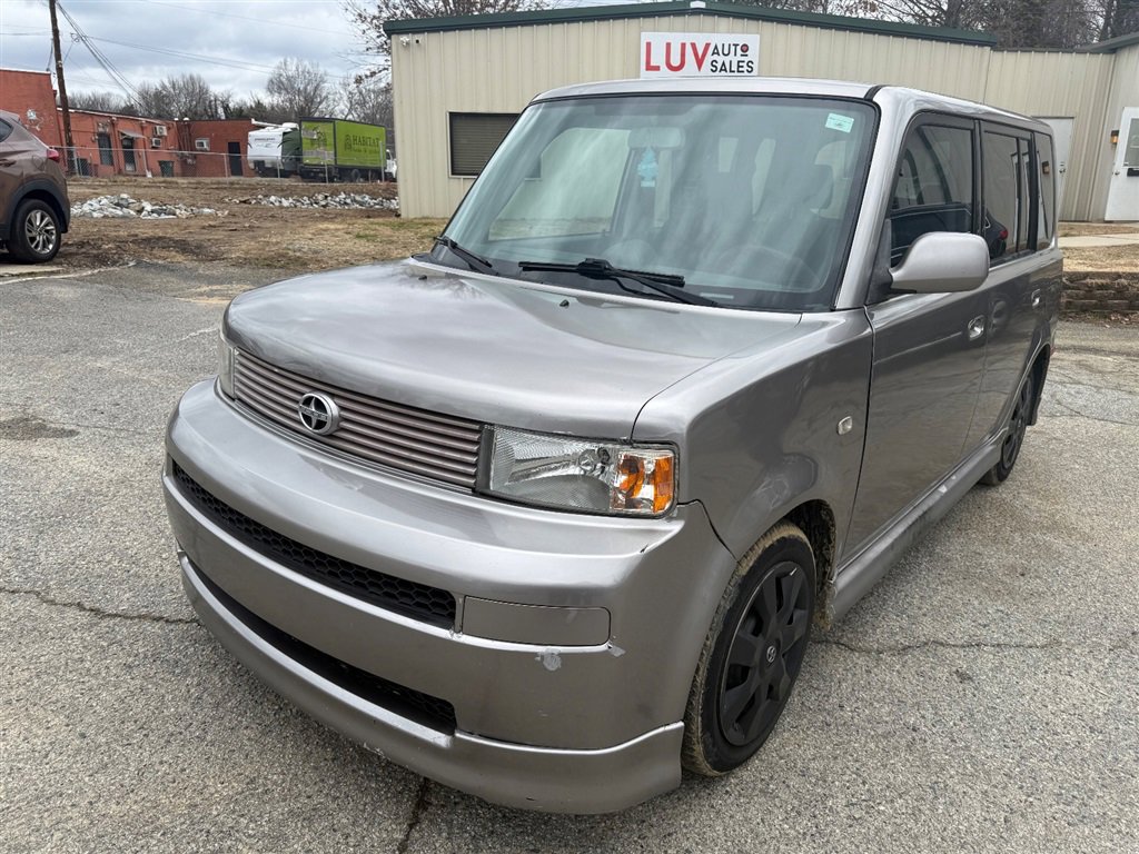 Used 2004 Scion xB image 1