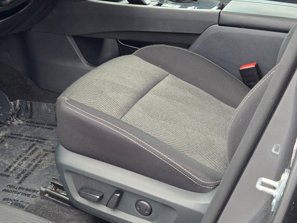 Used 2025 Nissan Rogue SV FWD image 23