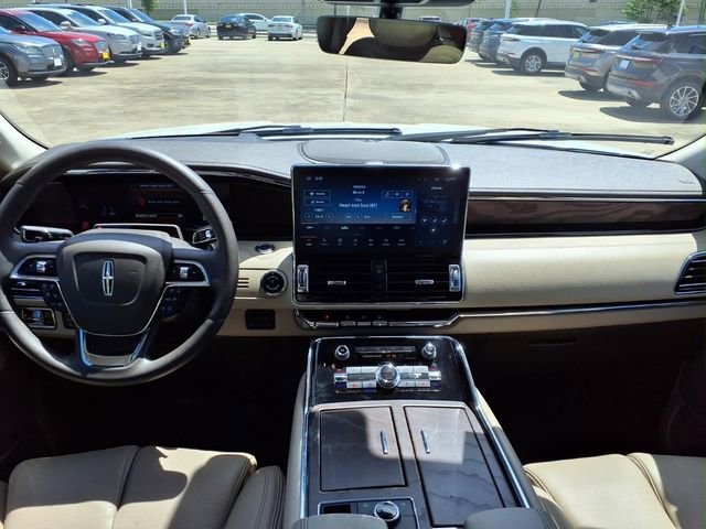 Used 2023 Lincoln Navigator Reserve AWD/4WD image 8