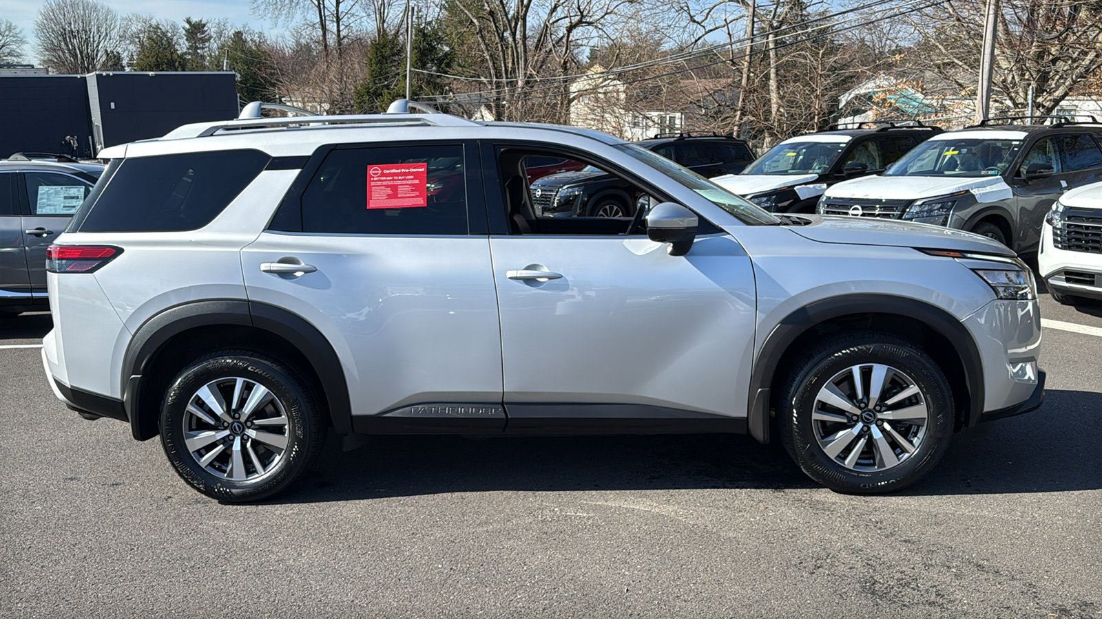 Certified 2023 Nissan Pathfinder SL w/ Black Appearance Package AWD/4WD image 28