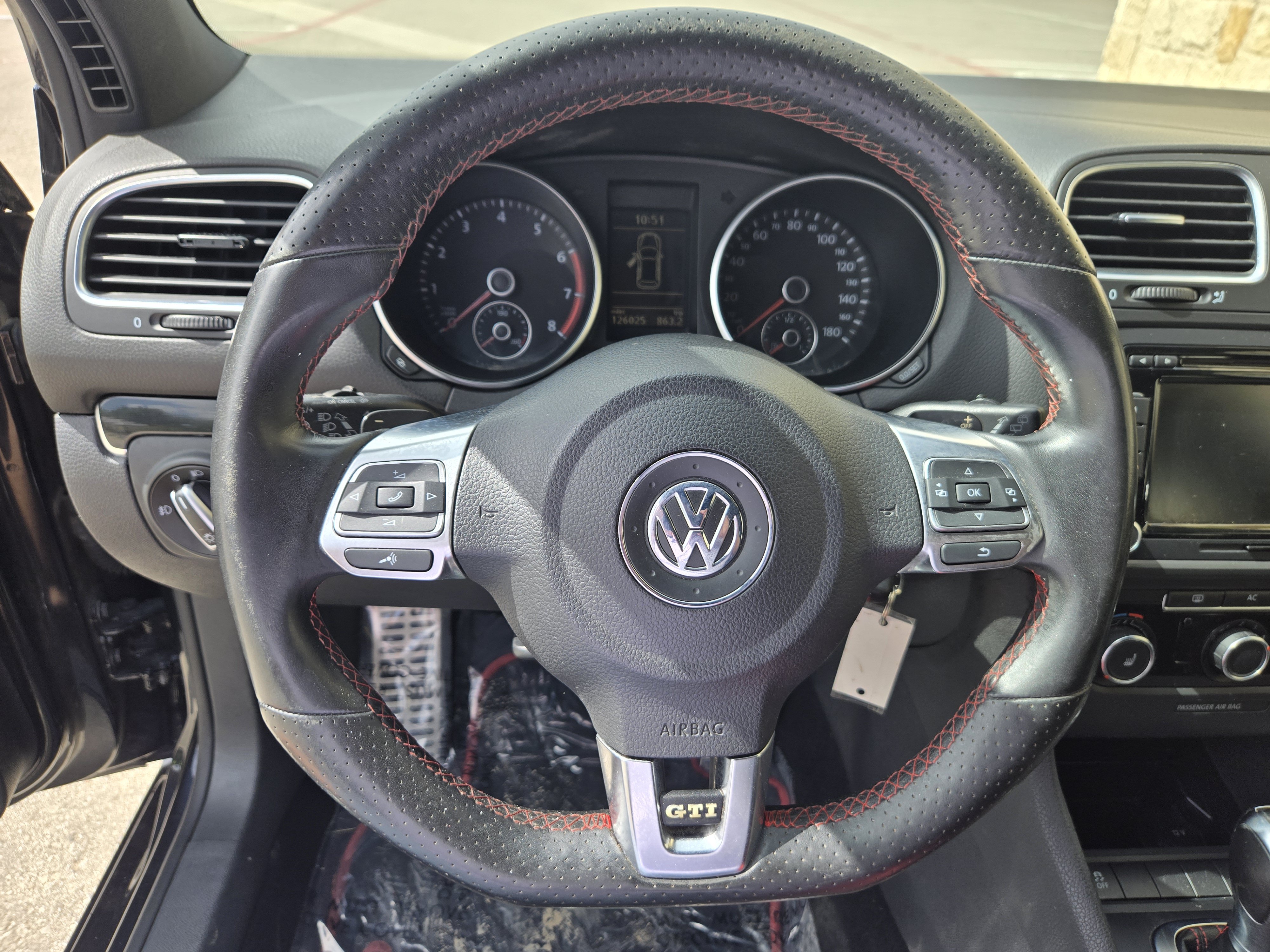 Used 2012 Volkswagen Golf 4-Door FWD image 12