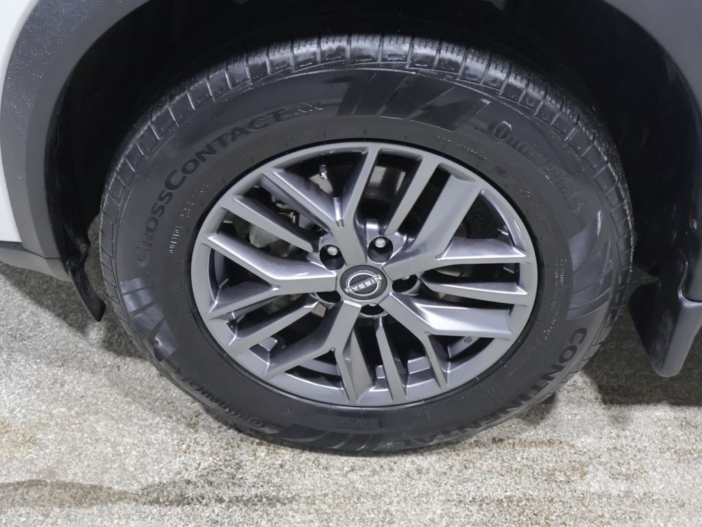 Used 2022 Nissan Rogue S image 9