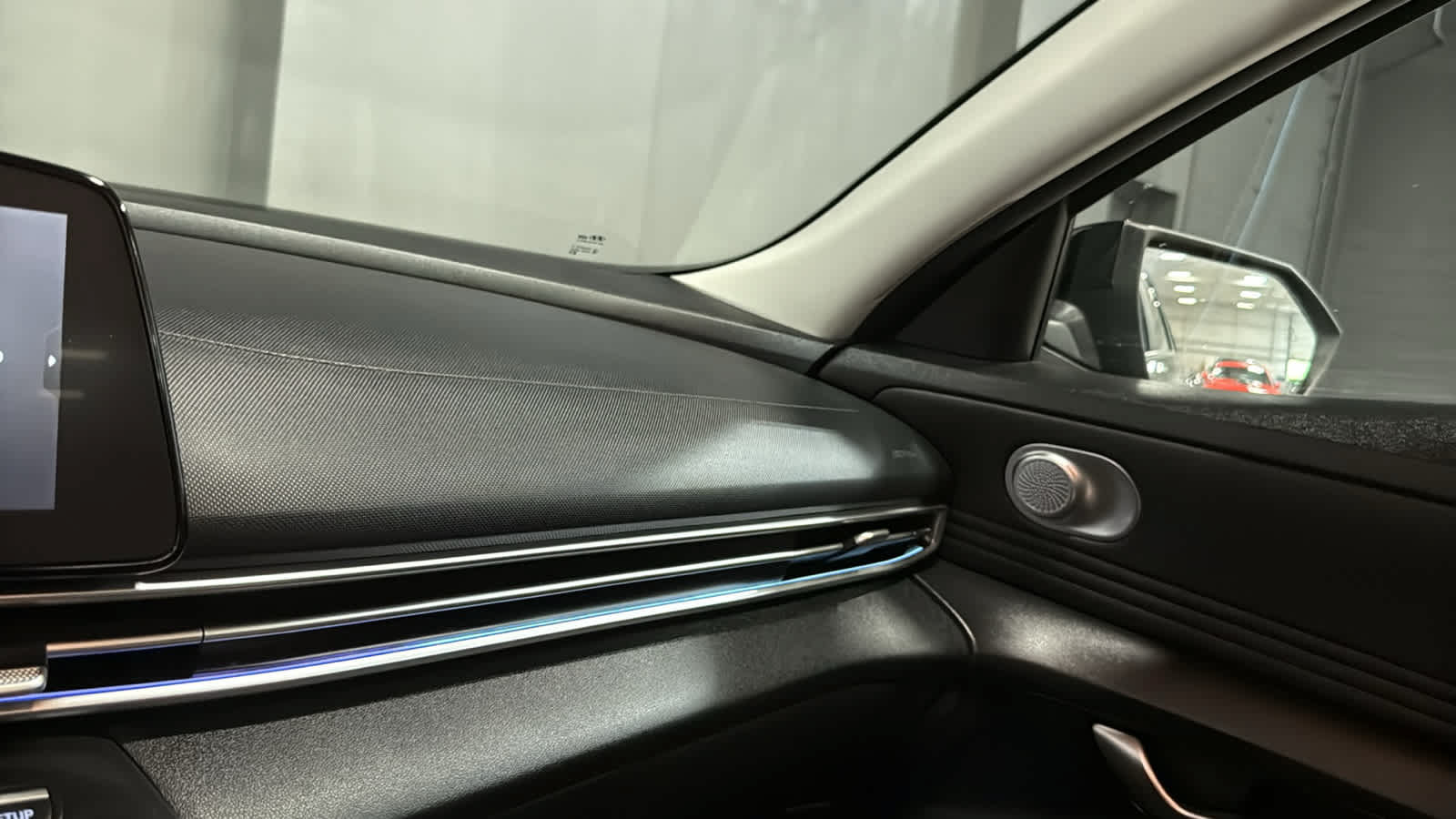 Used 2022 Hyundai Elantra Limited FWD image 18