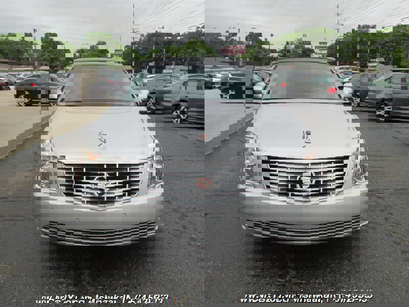 Used 2010 Cadillac DTS Luxury FWD image 2