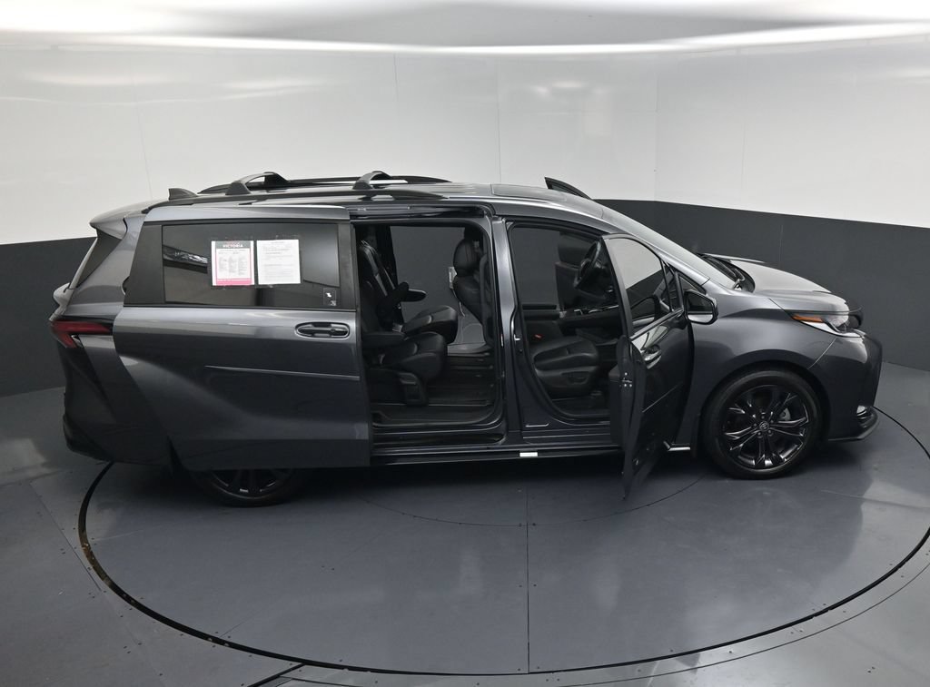 Used 2025 Toyota Sienna XSE w/ XSE Plus Package FWD image 24