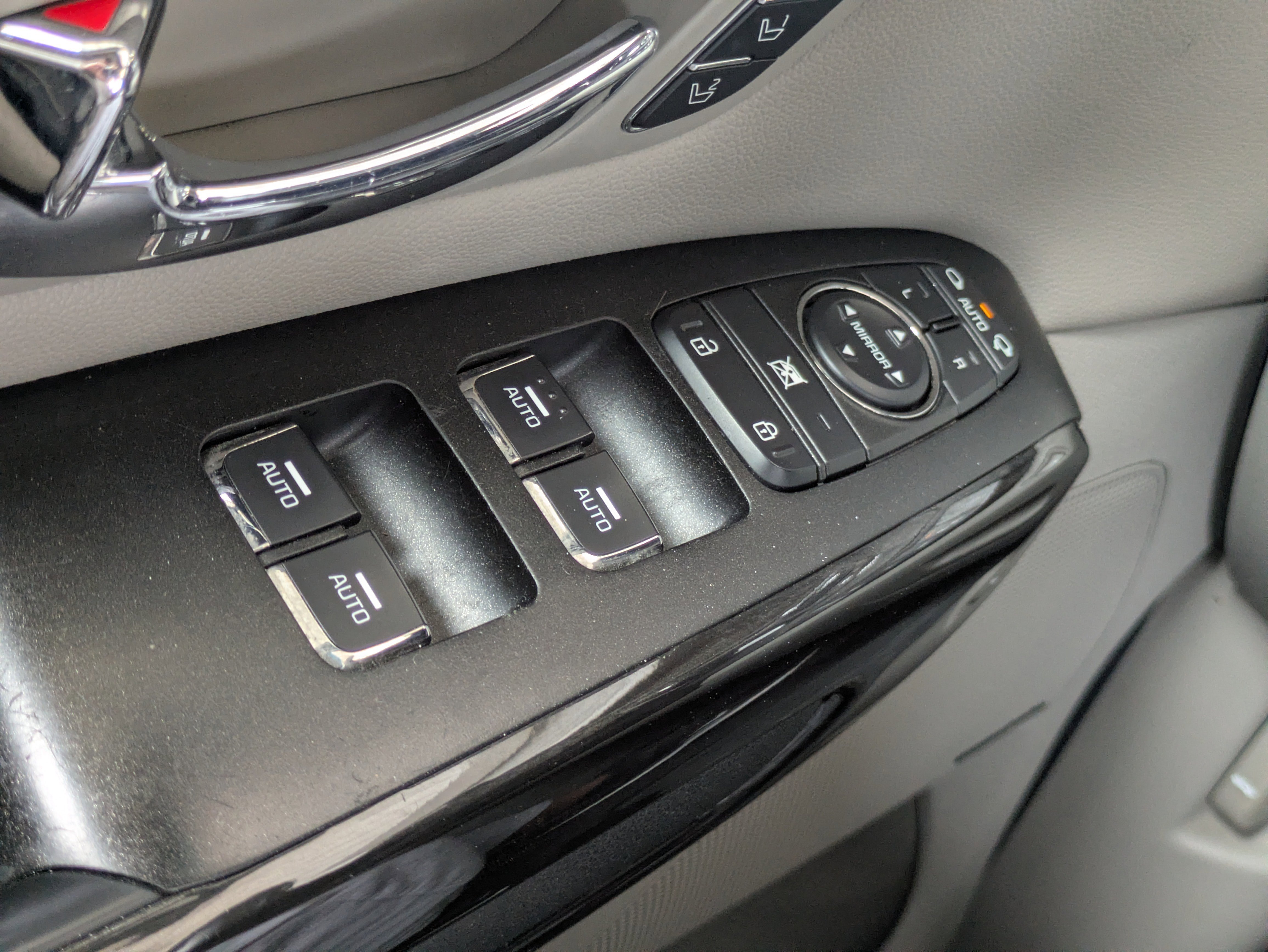 Used 2020 Kia Sedona SX image 18