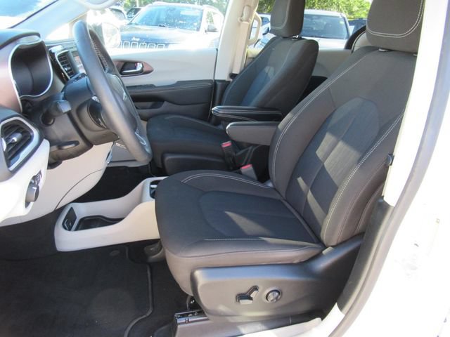 Certified 2023 Chrysler Voyager LX FWD image 19