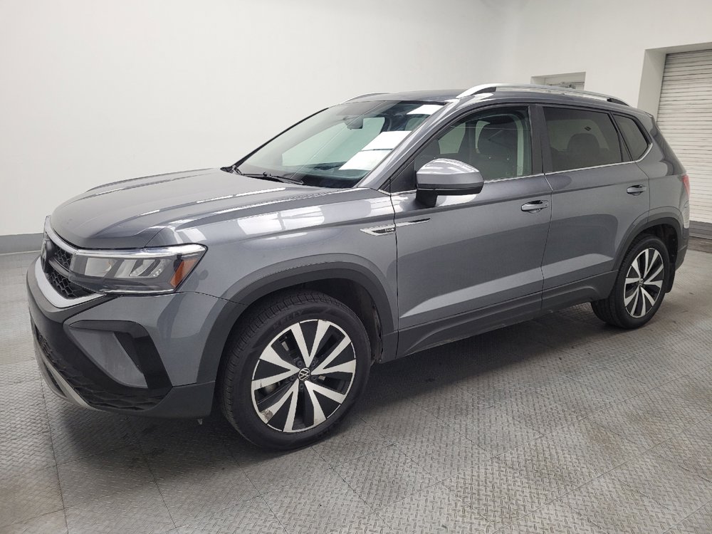 Used 2022 Volkswagen Taos SE image 2
