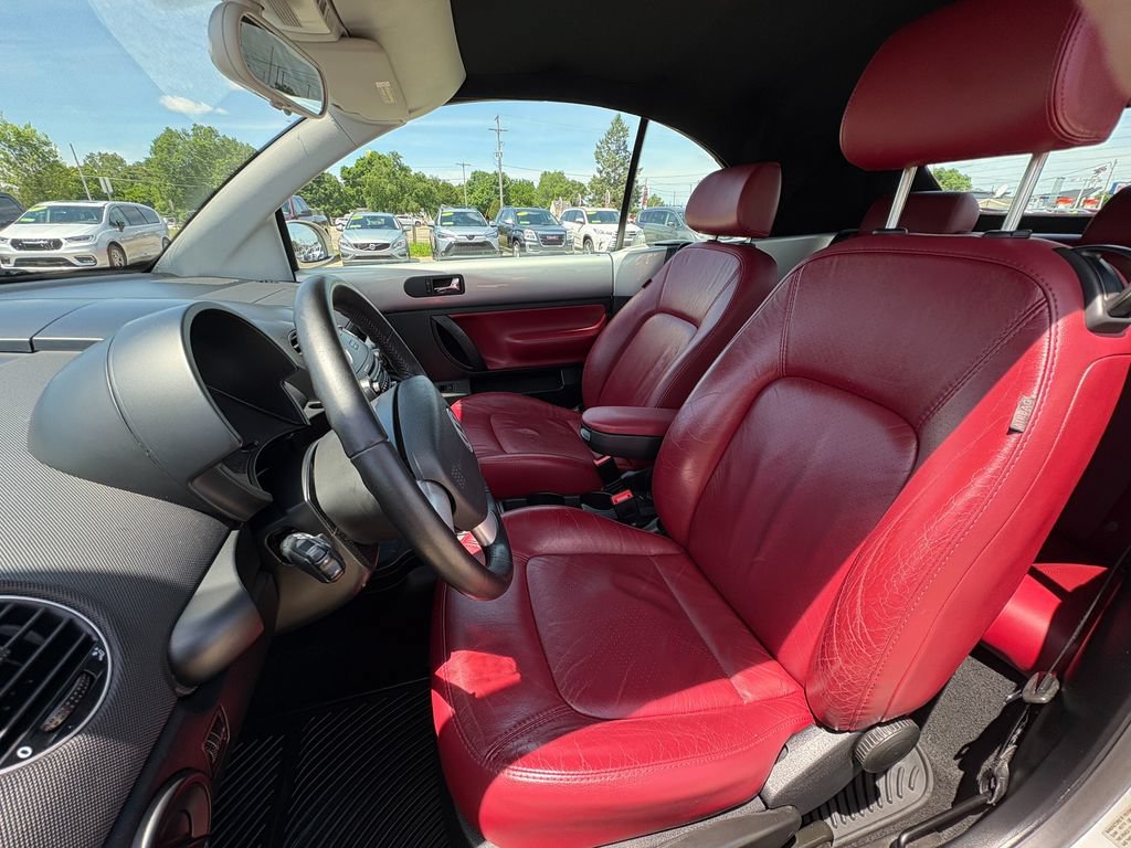 Used 2009 Volkswagen Beetle Blush FWD image 12