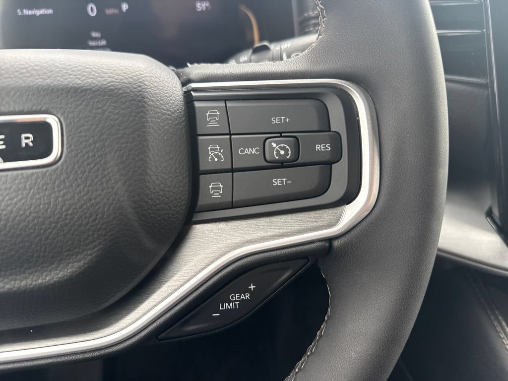 Used 2025 Jeep Wagoneer 4WD image 17