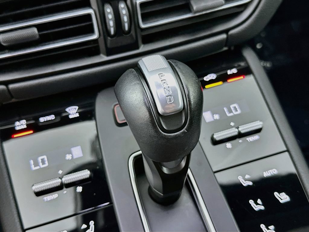 Certified 2024 Porsche Macan Turbo AWD/4WD image 18