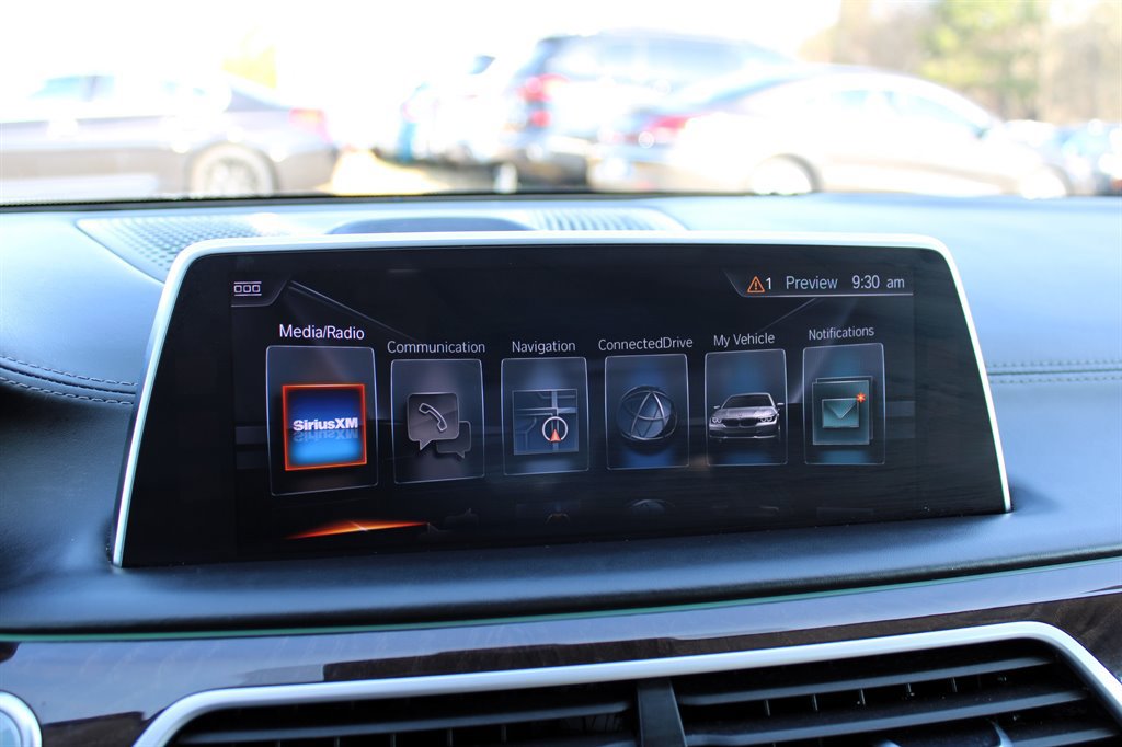 Used 2017 BMW 750i RWD image 28