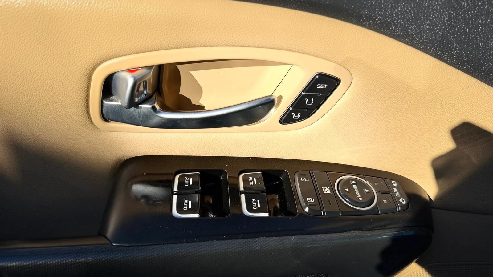 Used 2015 Kia Sedona SX FWD image 23