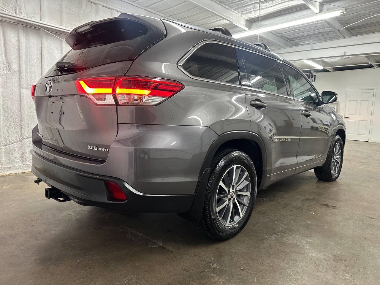 Used 2018 Toyota Highlander XLE image 7