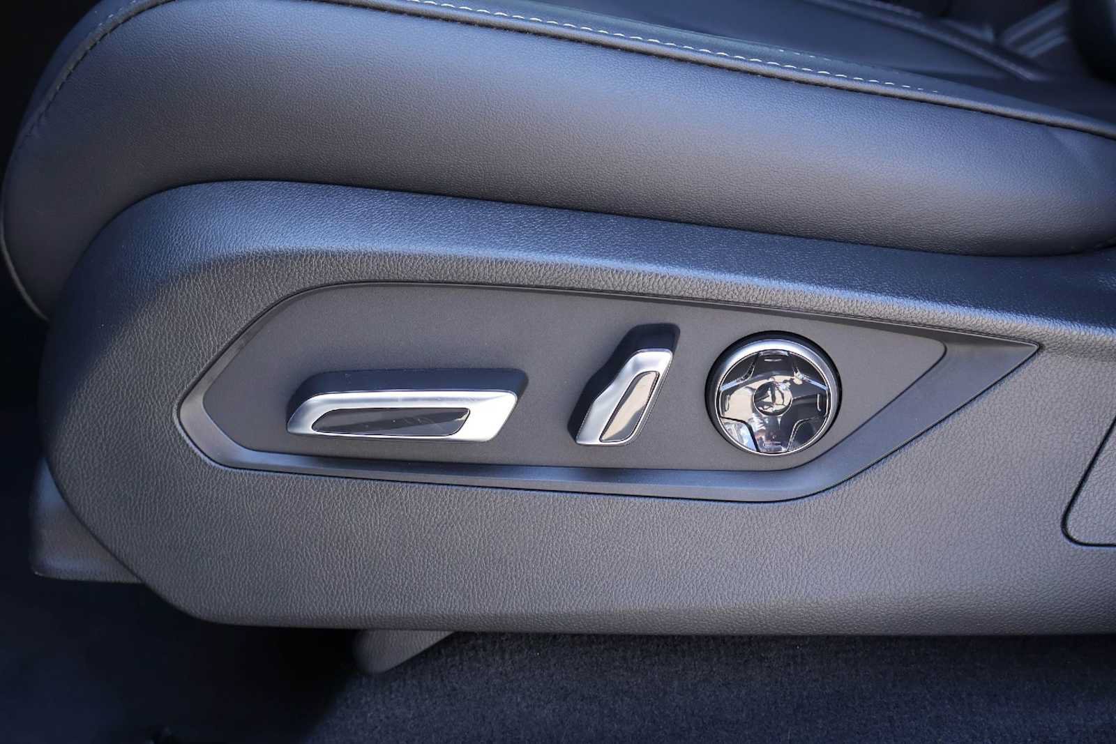 Certified 2026 Acura MDX w/ Technology Package FWD image 24