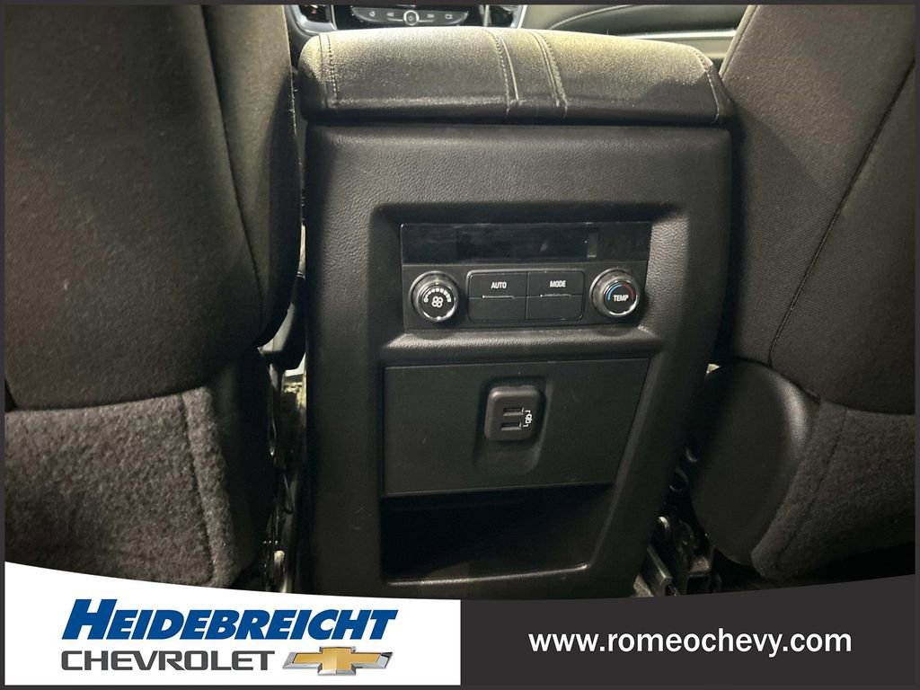 Used 2023 Chevrolet Traverse LT image 16