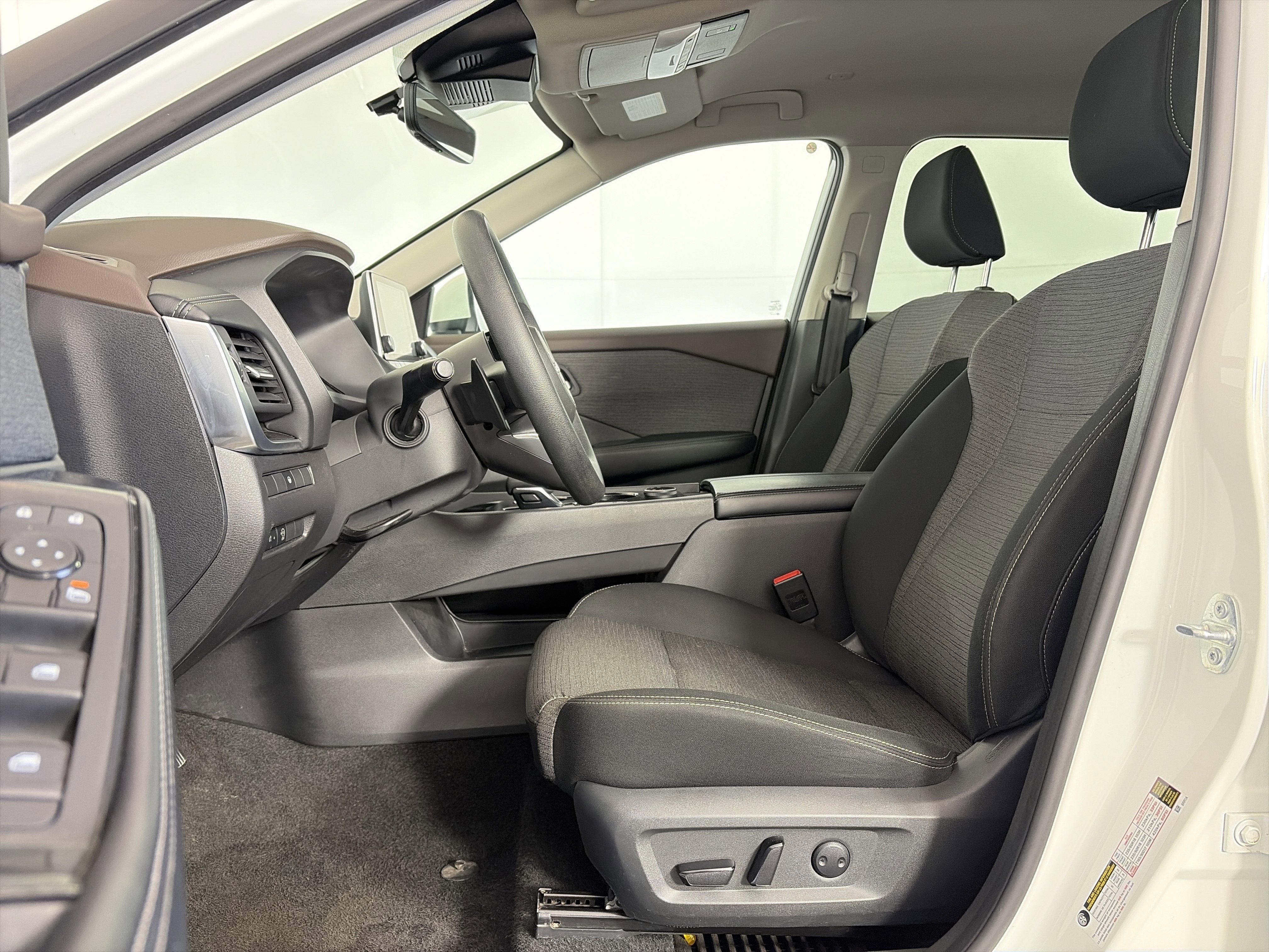 Used 2023 Nissan Rogue SV AWD/4WD image 6