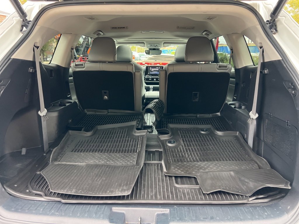 Used 2022 Toyota Highlander XLE image 28