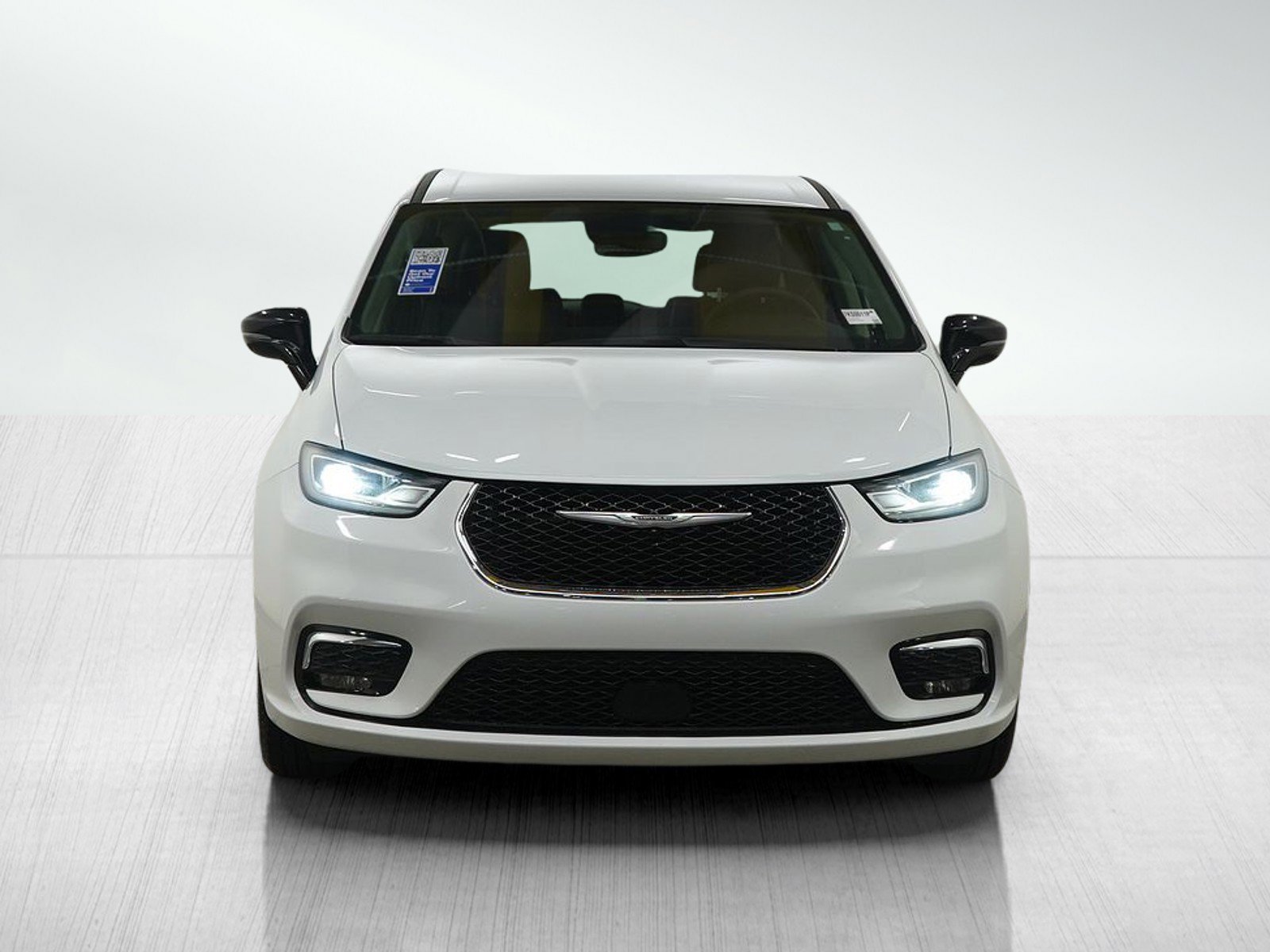 Used 2024 Chrysler Pacifica Touring-L image 9