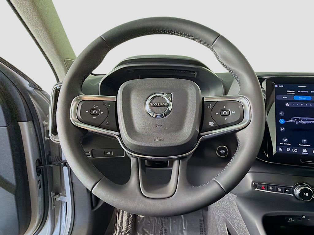 Certified 2023 Volvo XC40 B5 Ultimate w/ Protection Package Premier AWD/4WD image 11