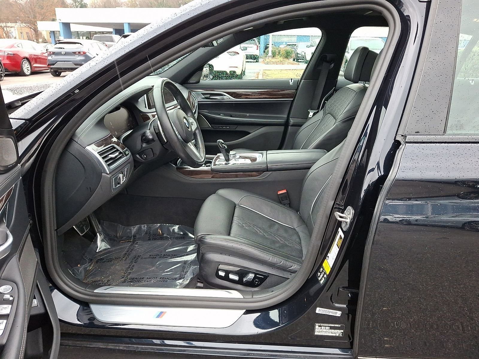 Used 2022 BMW 750i xDrive w/ M Sport Package image 14