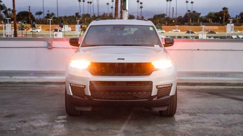 New 2025 Jeep Grand Cherokee L Limited w/ Black Appearance Package image 3