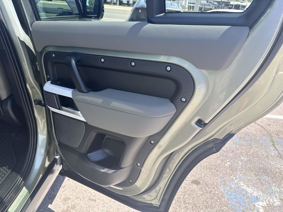 Used 2022 Land Rover Defender 110 S AWD/4WD image 22