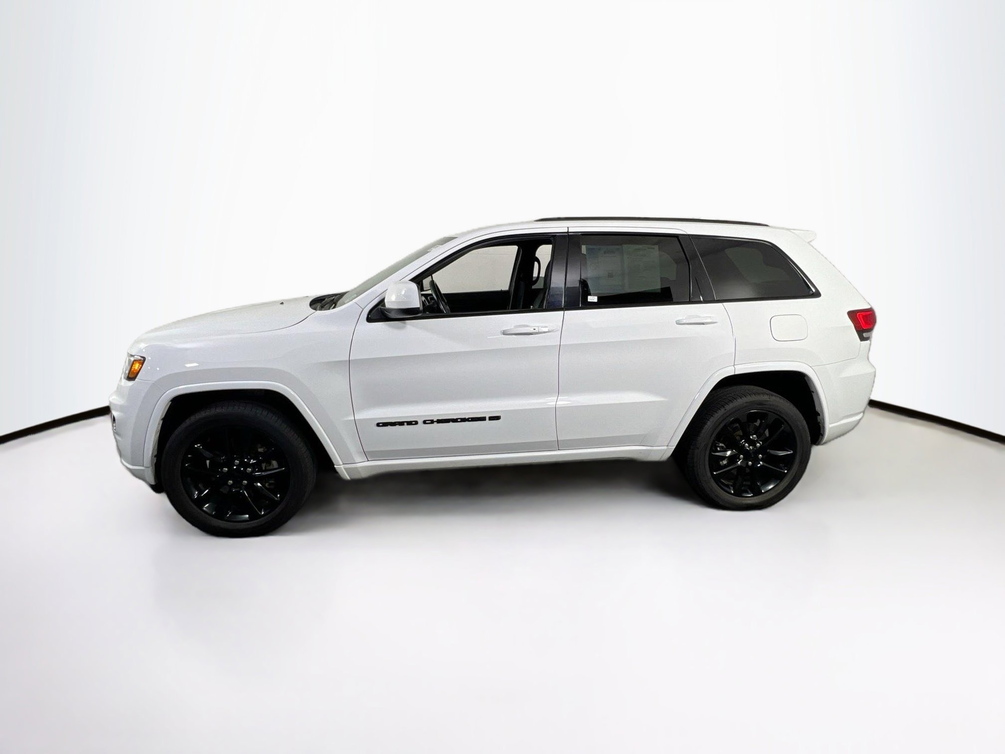 Used 2022 Jeep Grand Cherokee Laredo X AWD/4WD image 8