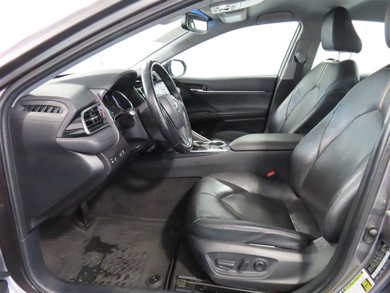 Used 2020 Toyota Camry XLE FWD image 16