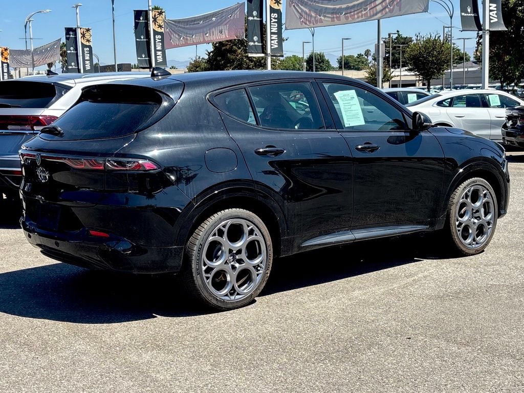 Used 2025 Alfa Romeo Tonale w/ Premium Package AWD/4WD image 3